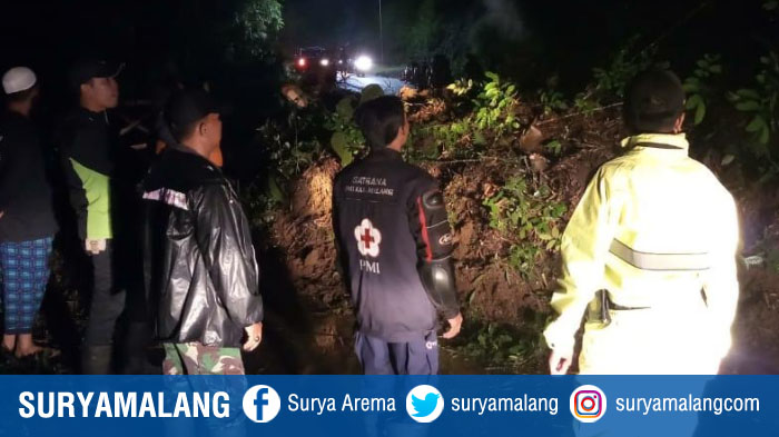 Tebing di Petungsewu Wagir Longsor, Polres Malang Lakukan Pengalihan Arus Lalu Lintas