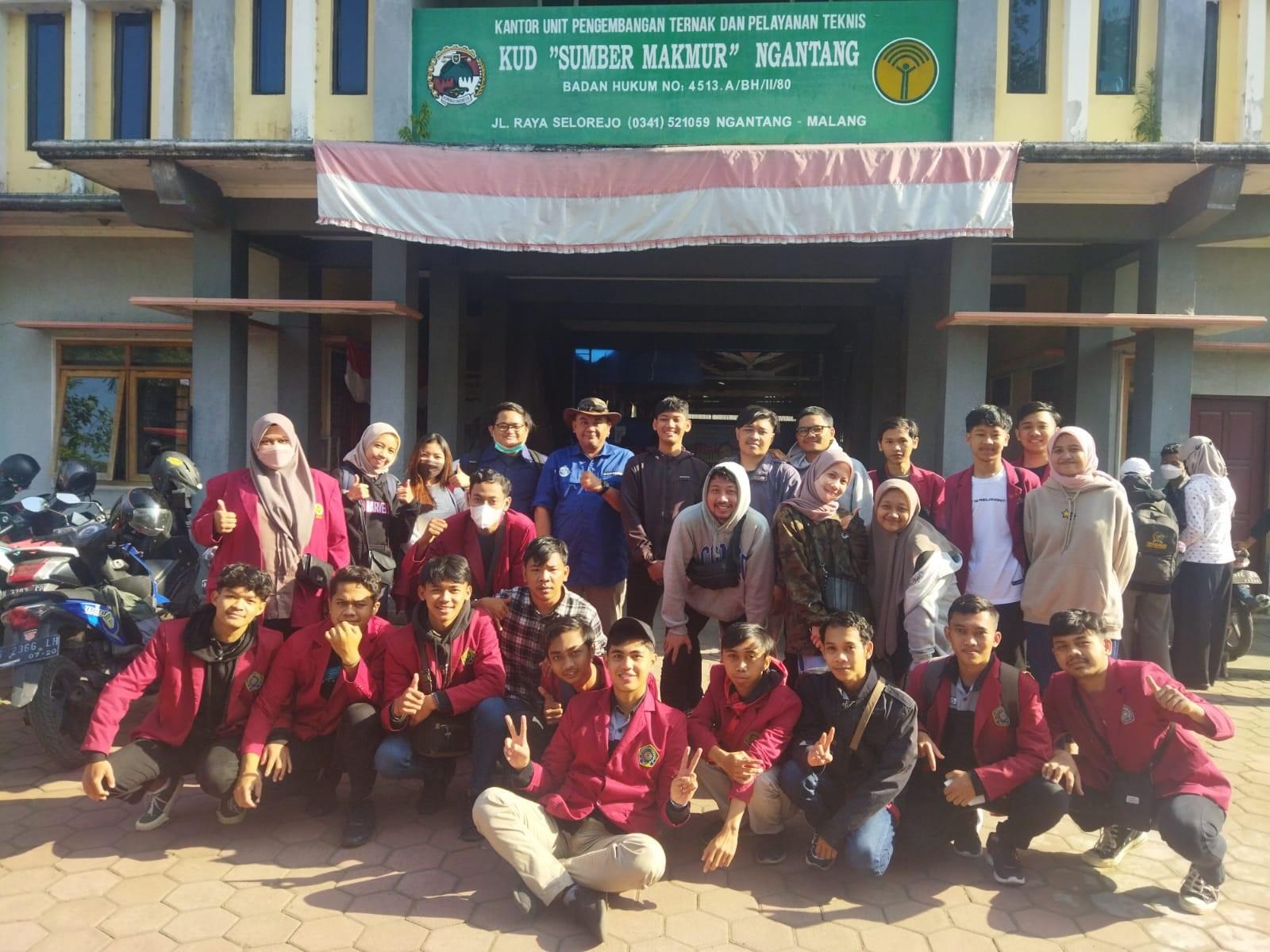 32 Relawan Mahasiswa UMM Bantu Proses Vaksinasi PMK di Kabupaten Malang