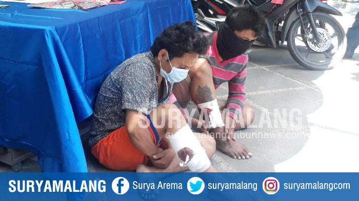 mahmud-39-dan-muhammad-arifin-43-hanya-lima-detik-untuk-mencuri-motor-di-gresik.jpg
