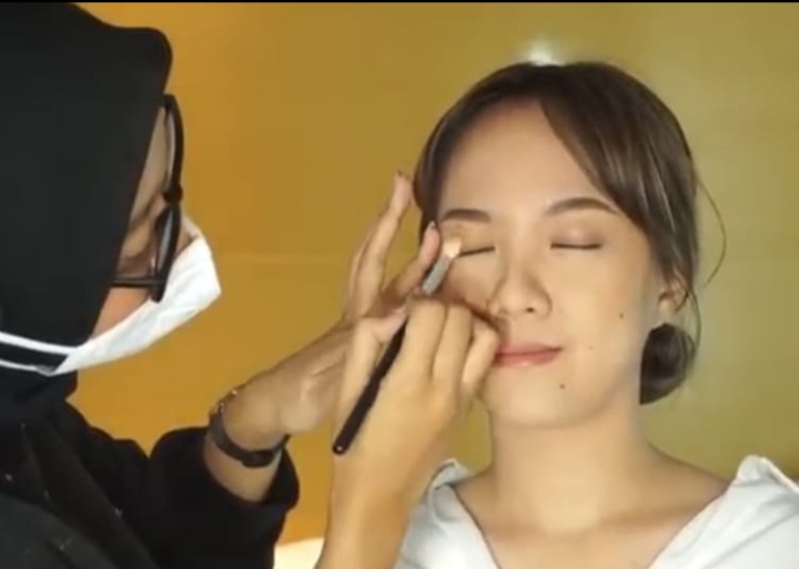 makeup-artist-asal-malang-fara-kharisma-berbagi-tips-makeup-ala-k-drama-true-beauty.jpg