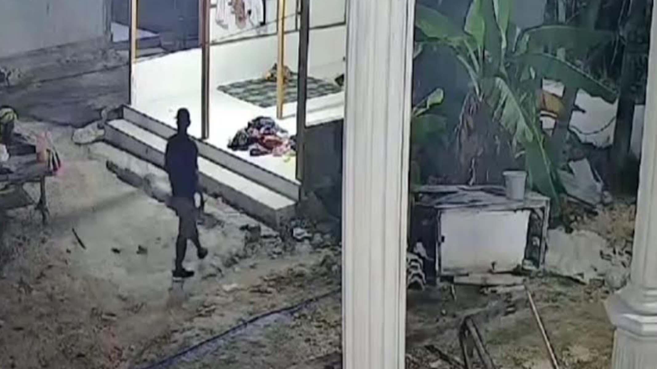 Maling Celana Dalam Bikin Resah Warga Rabesen Sampang, Pelaku Seorang Pria Terekam CCTV