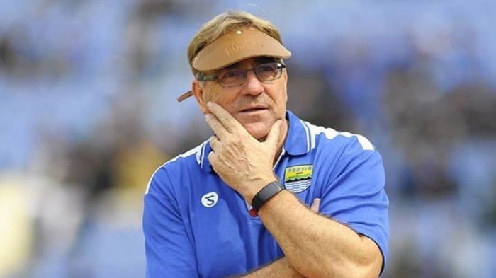mantan-pelatih-arema-fc-robert-rene-alberts-ingin-mengulang-capaiannya.jpg