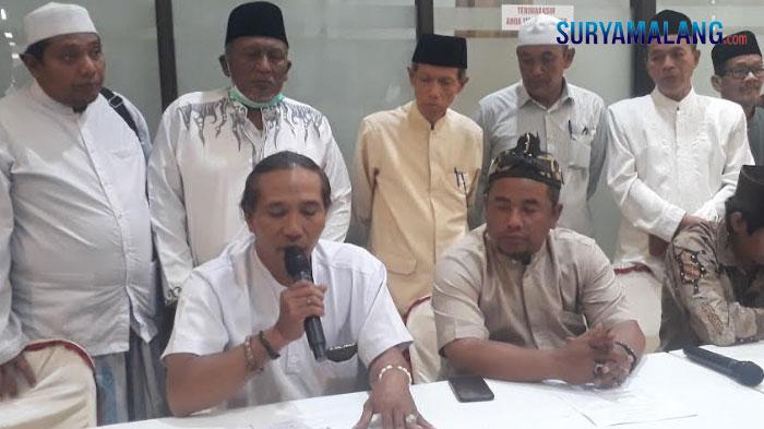 manusia-domba-Nur-Hudi-Didin-Arianto-anggota-Fraksi-Nasdem-DPRD-Kabupaten-Gresik.jpg
