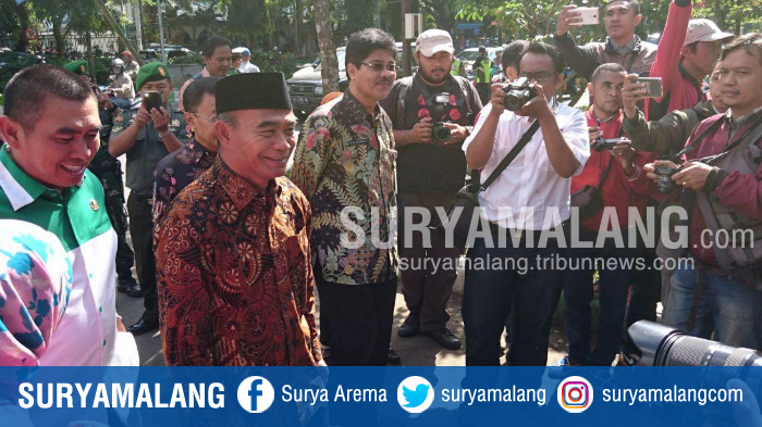 mendikbud-prof-dr-muhadjir-effendy-map-tengah-saat-di-sman-8-kota-malang_20180130_184636.jpg