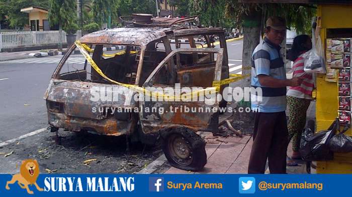 mobil-penumpang-umum-dibakar-orang-misterius-insiden-ini-terjadi-dekat-mapolsek-kediri-kota_20161115_120300.jpg