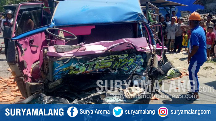 Ditabrak Mobil Pikap, Truk Terguling dan Timpa Motor dalam Kecelakaan di Pamekasan