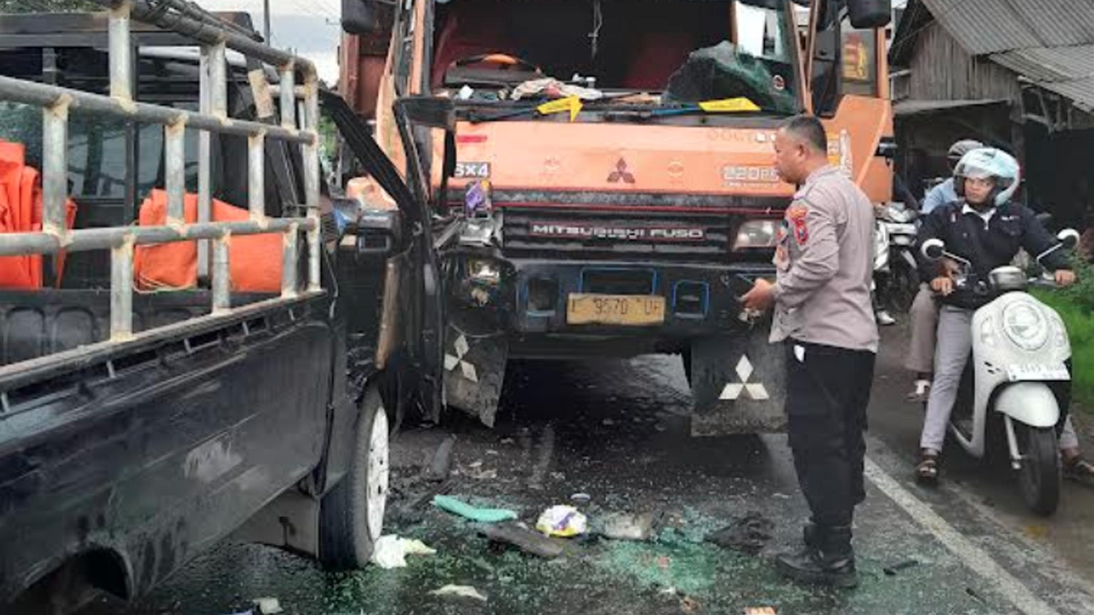 mobil-pikap-vs-truk-kedamean-Gresik-18012026.jpg