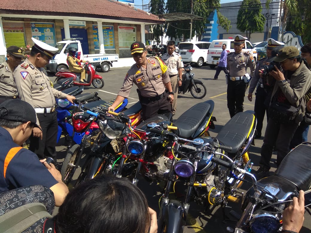 Motor Protolan Terjaring Razia Polresta Kediri Boleh Diambil Setelah Dilengkapi Onderdilnya