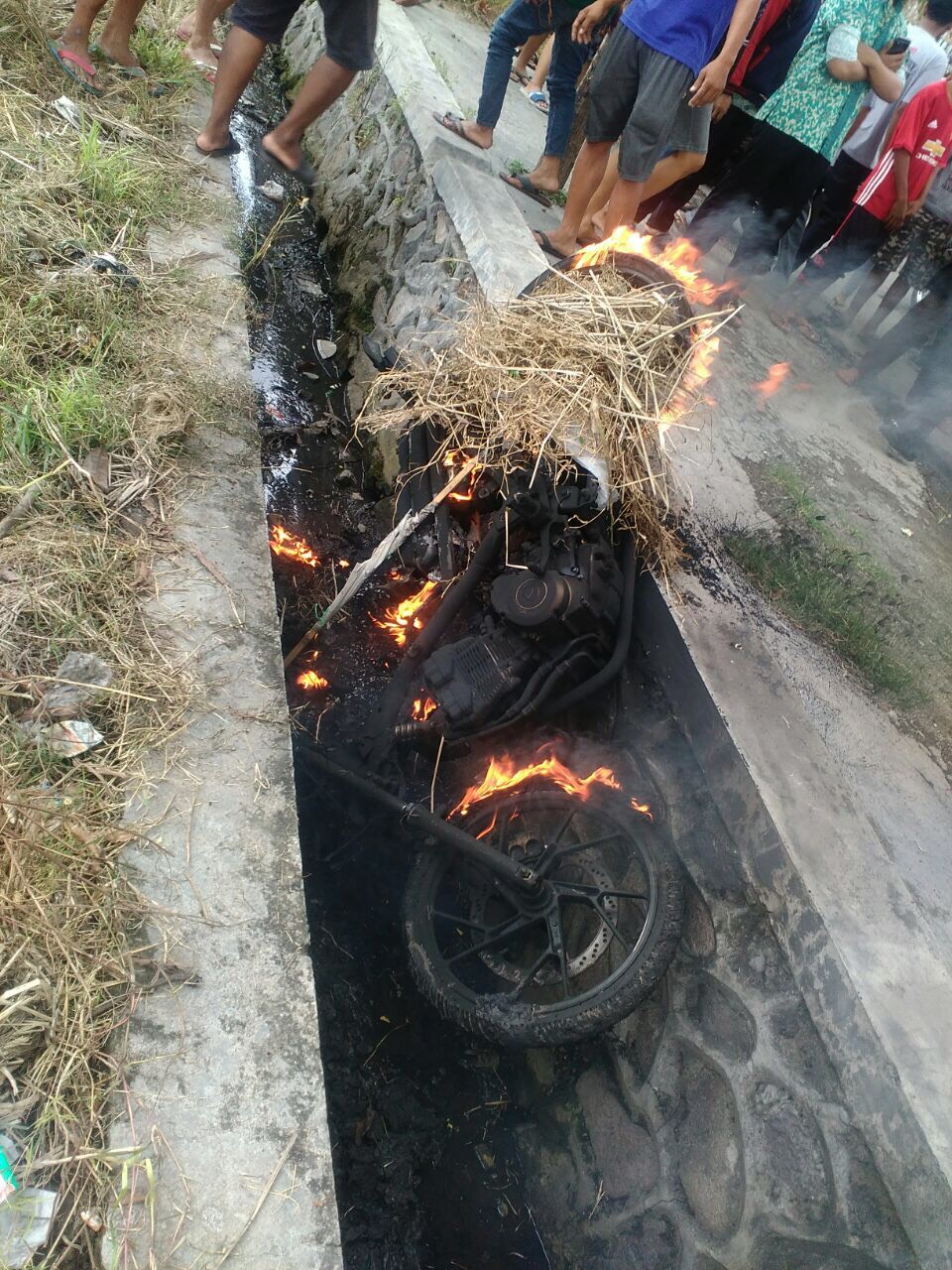 Hadapi Dua ‘Emak-emak’, Duo Jambret Alami Apes di Pasuruan