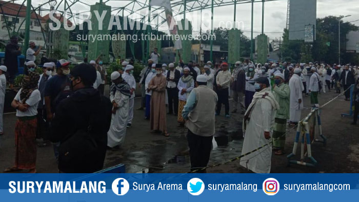 muslim-malang-bersatu-menggelar-aksi-di-jalan-kahuripan-dan-di-jalan-jaksa-agung-suprapto.jpg