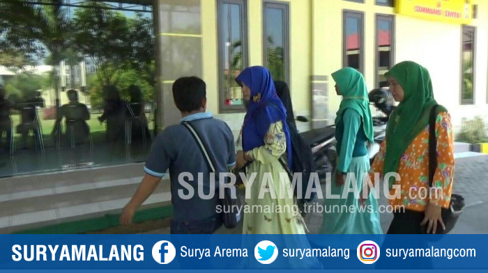 nd-putri-kandung-misnadi-abdullah-melapor-ke-polres-probolinggo_20171013_160408.jpg