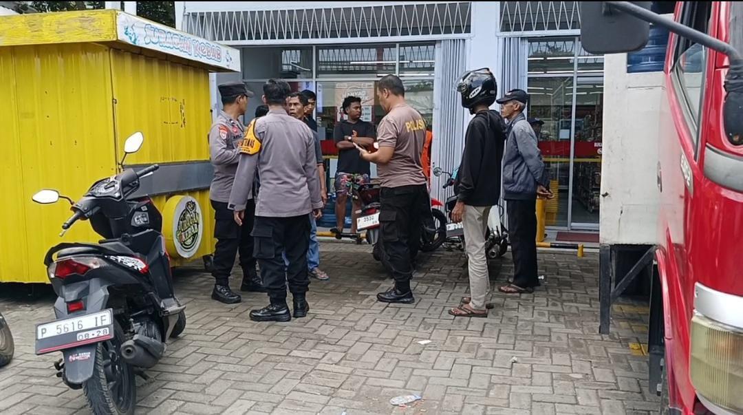 olah-TKP-kasus-pencurian-sepeda-motor-di-minimarket-Kecamatan-Gumukmas-Jember.jpg