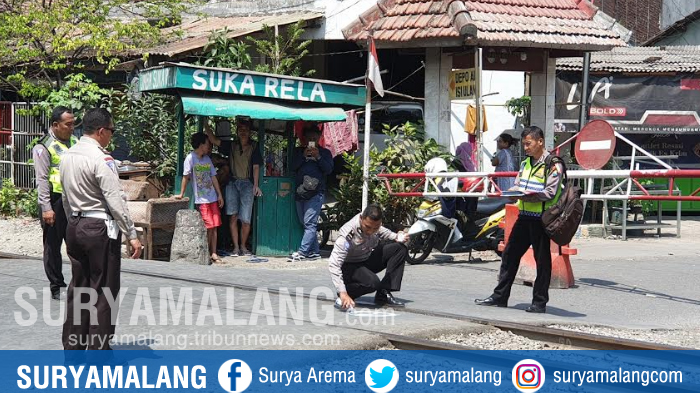 Ditlantas Polda Jatim Gelar Olah TKP Di Lokasi Kecelakaan Maut Tewaskan Satu Keluarga