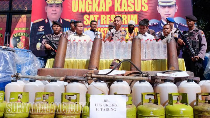 pabrik-miras-minuman-keras-di-desa-sumorame-kecamatan-candi-sidoarjo.jpg
