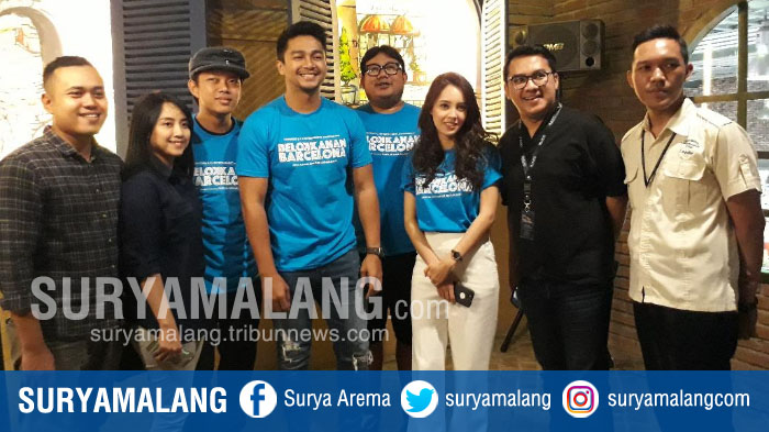 para-pemeran-film-belok-kanan-barcelona-berkaus-biru-usai-konferensi-pers-di-matos_20180916_190356.jpg