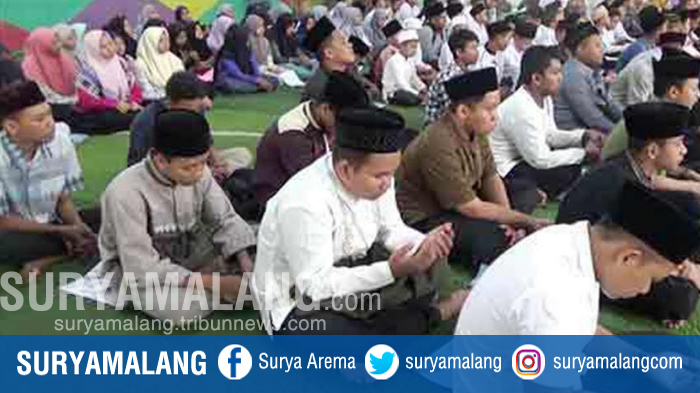 para-santri-ponpes-di-jombang-gelar-doa-bersama.jpg