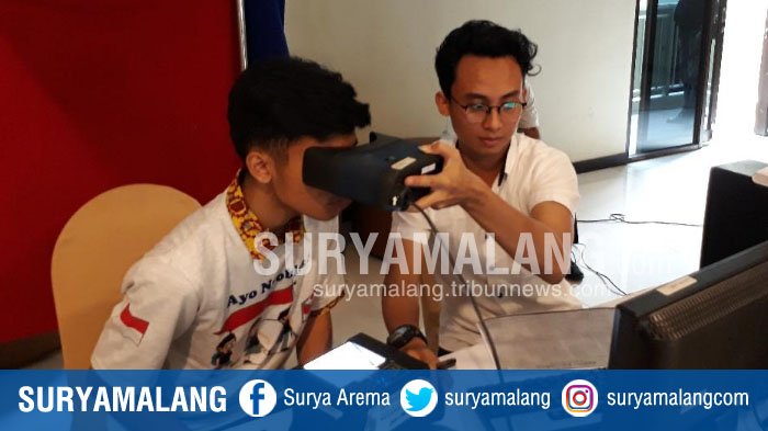 para-siswa-sma-sederajat-di-kota-malang-mengikuti-perekaman-data-e-ktp-di-hotel-savana_20180214_153902.jpg