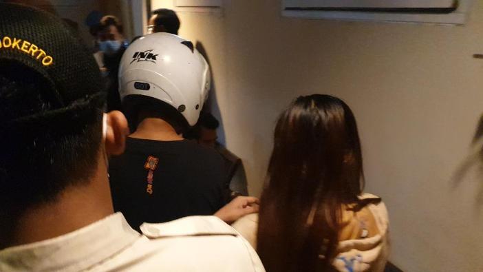pasangan-bukan-suami-istri-diciduk-petugas-di-sebuah-hotel-di-mojokerto-saat-ramadan-2021.jpg
