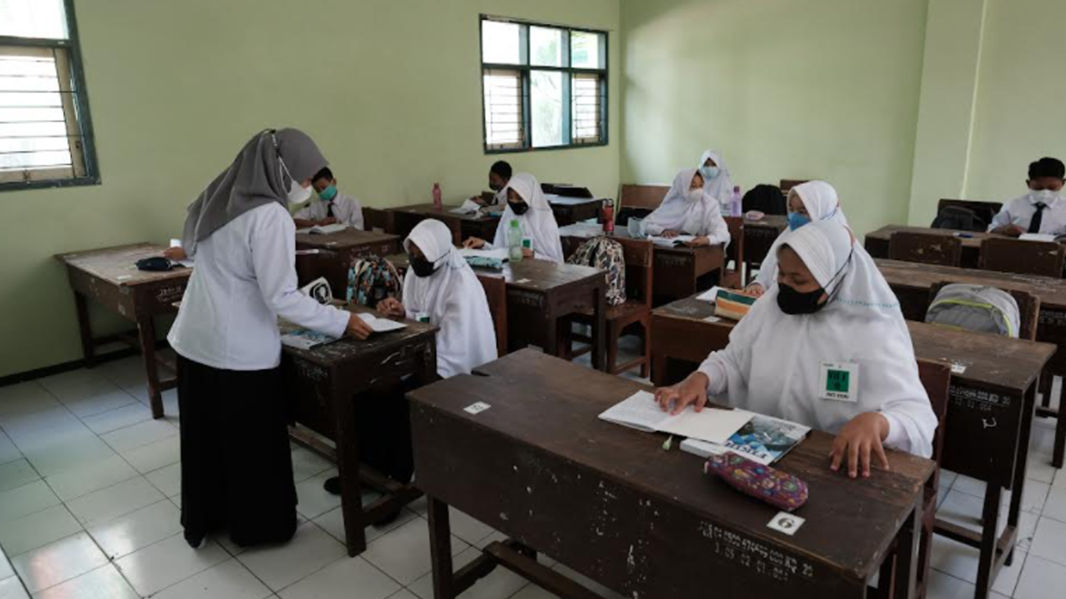 pelajar-smp-di-kota-batu-mulai-menerima-vaksin-covid-19.jpg