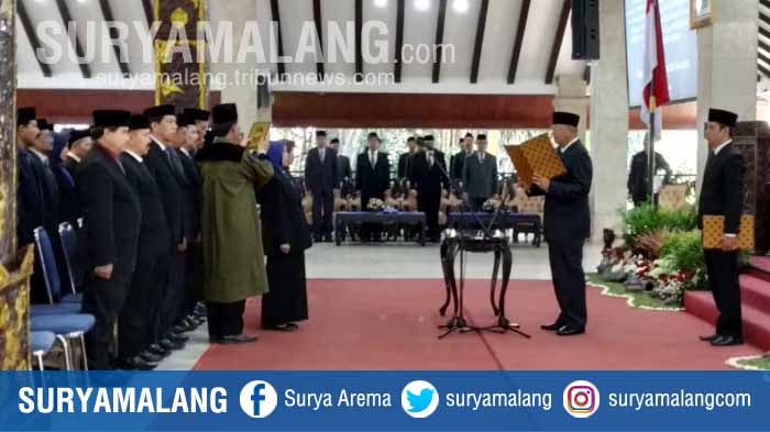 pelantikan-guru-asn-sebagai-kepala-sekolah-oleh-bupati-malang-h-rendra-kresna_20180725_181527.jpg