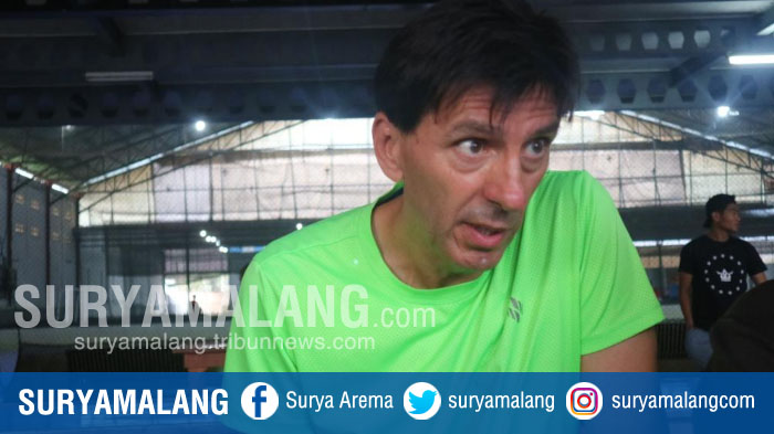 pelatih-arema-fc-milan-petrovic_20180603_114837.jpg