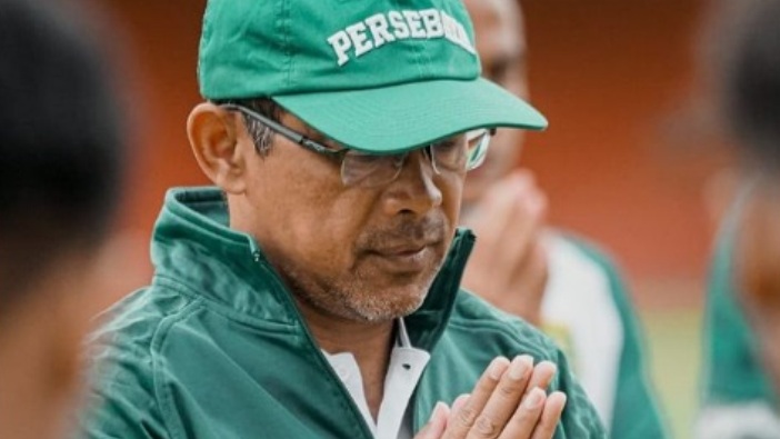 pelatih-persebaya-surabaya-aji-santoso-di-bri-liga-1-2021.jpg