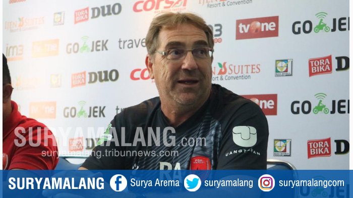 pelatih-psm-makassar-robert-rene-albert-sebelum-pertandingan-antara-arema-fc_20170830_103649.jpg