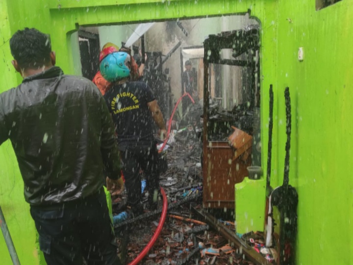 pemadaman-kebakaran-di-dusun-tlatah-desa-wates-winangun-kecamatan-sambeng-lamongan.jpg