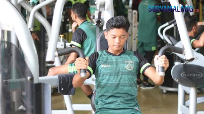 pemain-Gresik-United-menjalani-latihan-pusat-kebugaran-di-Gresik.jpg