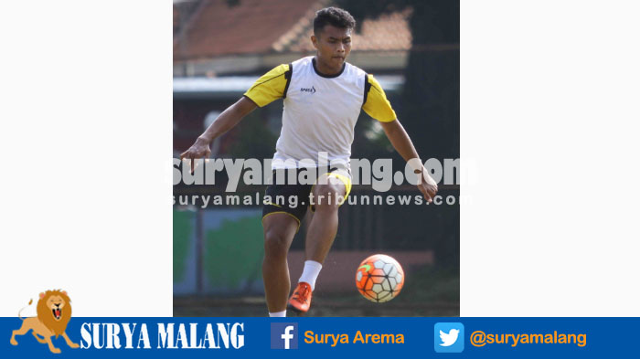 pemain-arema-fc-junda-irawan-di-lapangan-stadion-gajayana_20170331_182147.jpg