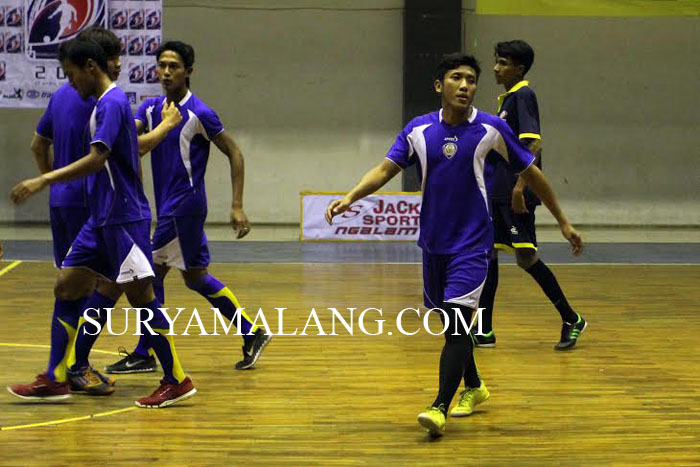 pemain-arema-main-futsal_20150505_183418.jpg