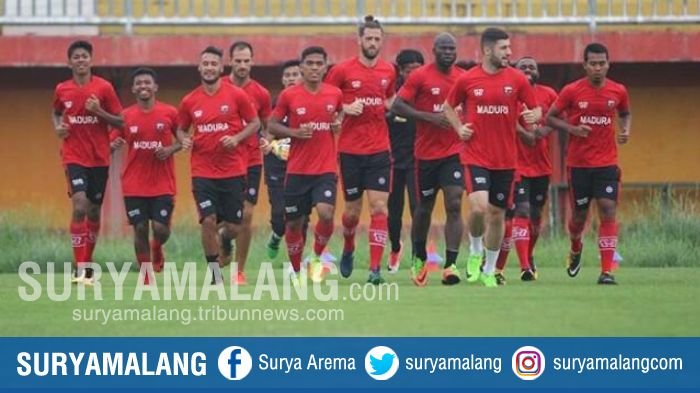pemain-madura-united-saat-latihan-di-stadion-gelora-ratu-pamelingan-pamekasan_20180213_141223.jpg