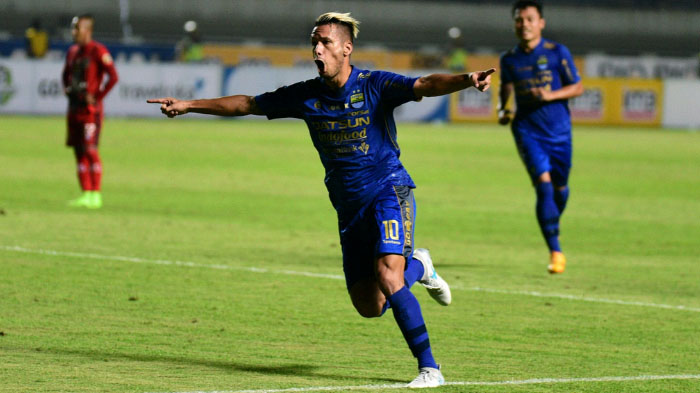 pemain-persib-bandung-raphael-maitimo_20170812_165433.jpg