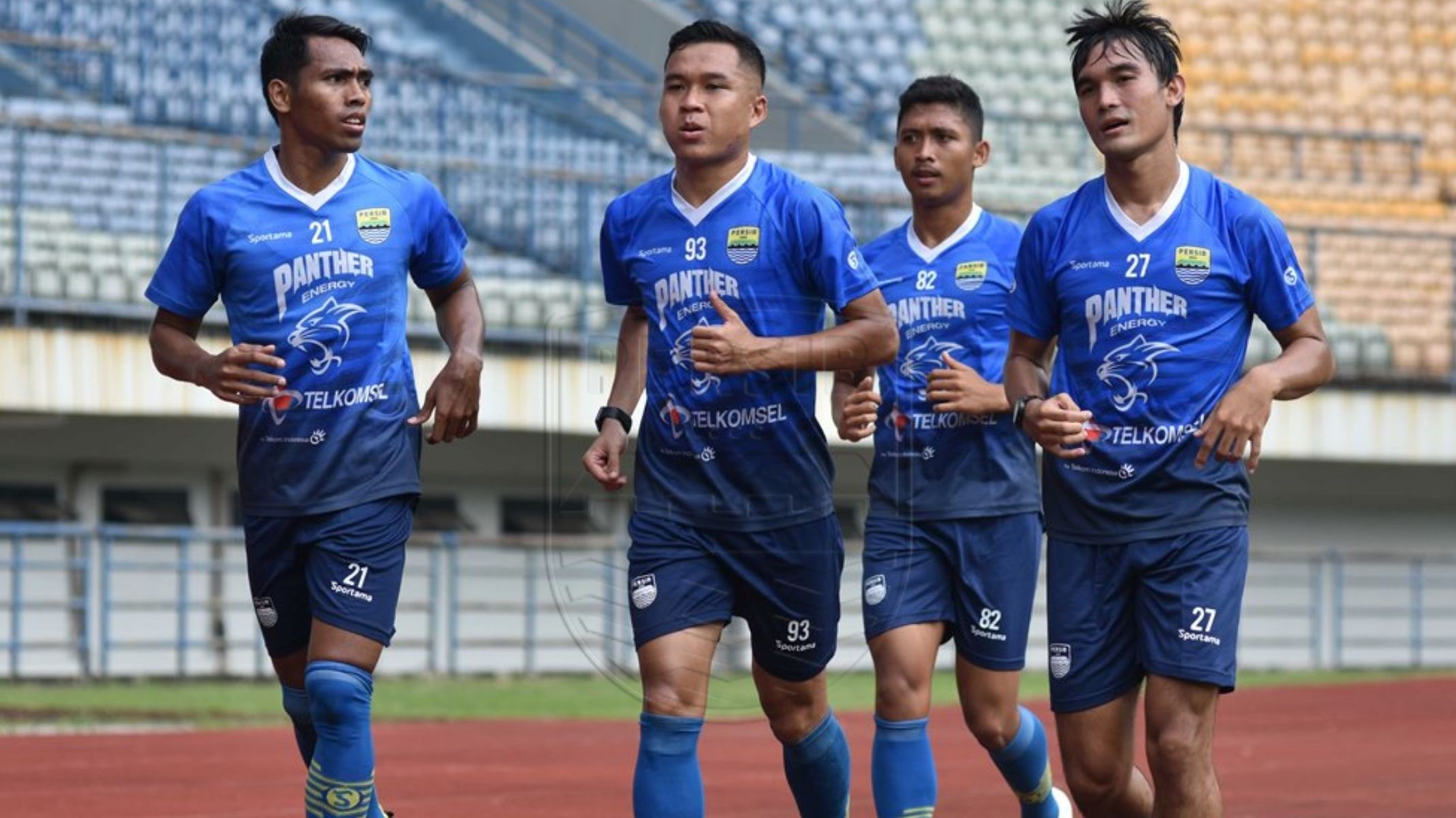 pemain-persib-bandung-saat-berlatih-di-stadion-gbla.jpg