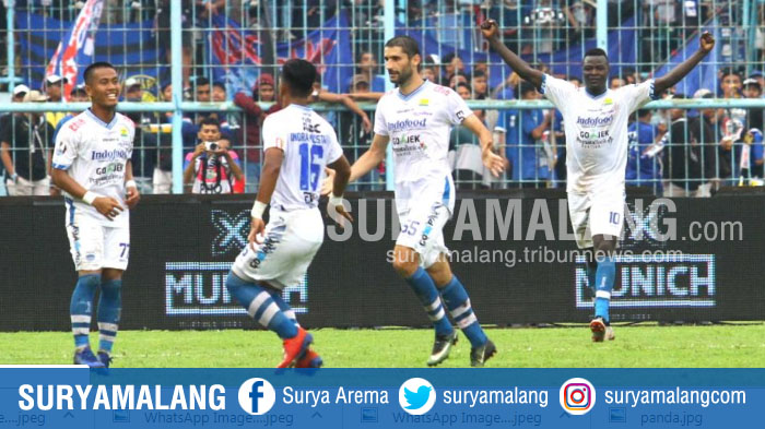 pemain-persib-bandung-vs-arema-fc-di-stadion-kanjuruhan-malang.jpg