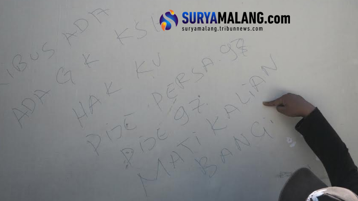 pembakar-mobil-via-vallen-tulis-pesan-di-tembok-rumah-via-vallen.jpg