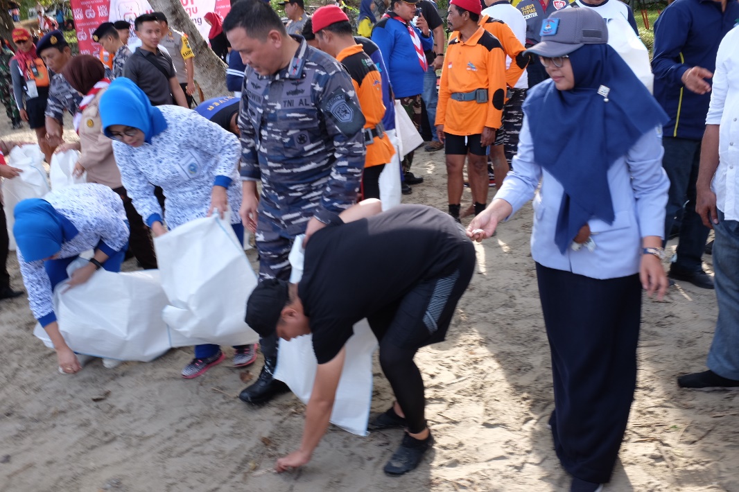 Komunitas I Love Trenggalek Bersih-bersih Pantai Dan Laut, Kegiatan Perangi Sampah Plastik