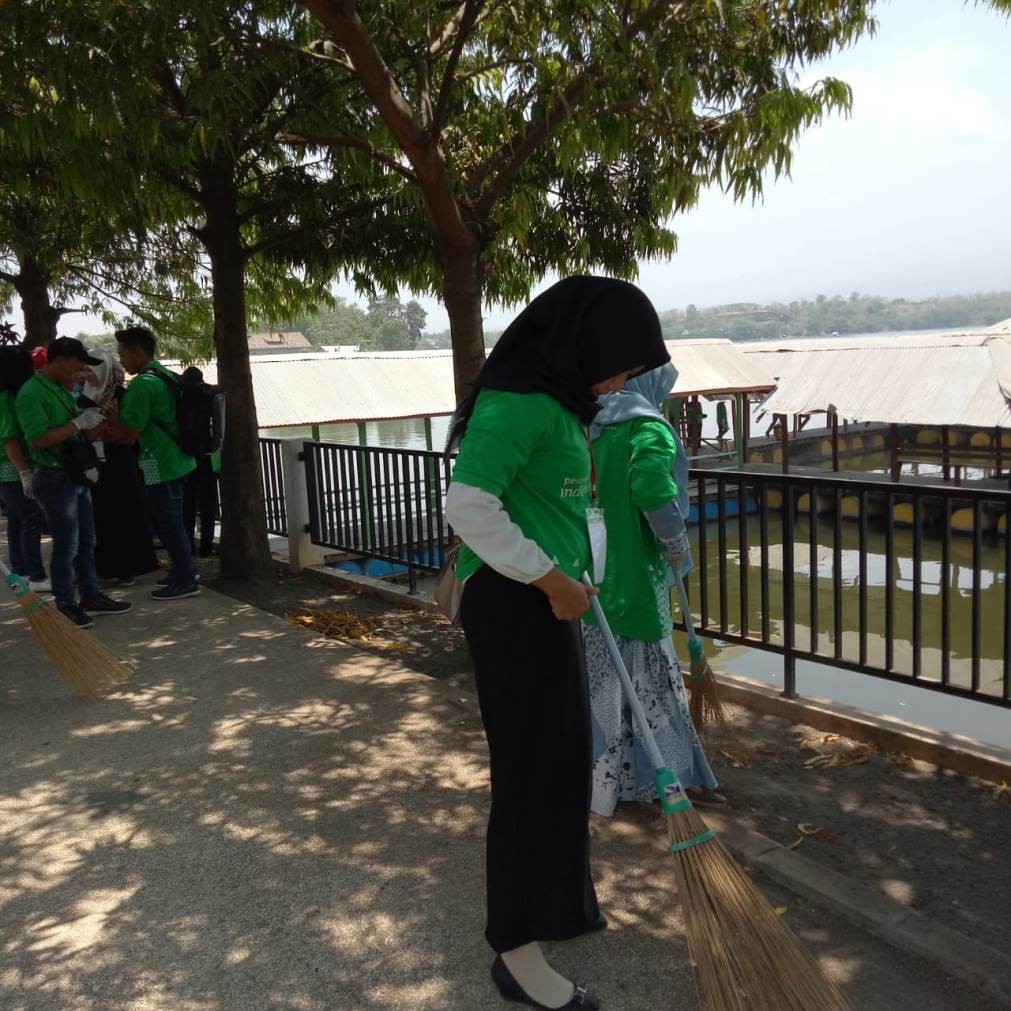 pembersihan-sampah-di-obyek-wisata_20181017_160104.jpg