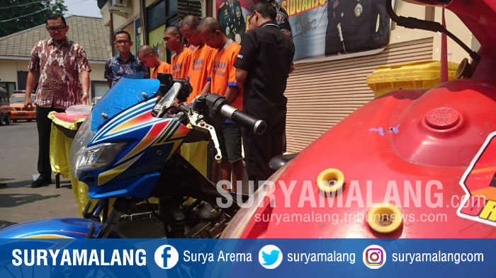 pemeras-pelajar-setelah-ditangkap-anggota-polresta-sidoarjo_20181012_144829.jpg