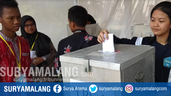 pemilu-ketua-osis-sma-di-blitar_20181011_131409.jpg