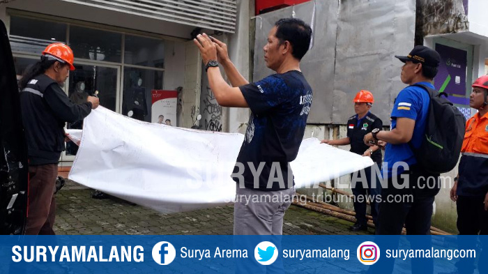 pemkot-malang-merazia-papan-reklame-dan-lahan-parkir-jumat-2612018_20180126_135722.jpg