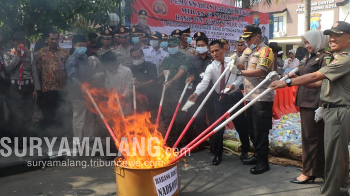pemusnahan-narkoba-hasil-operasi-pekat-polres-kediri-kota.jpg