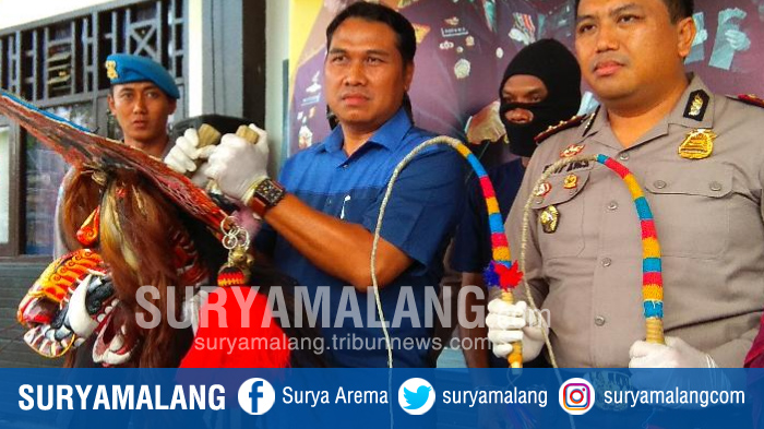 penari-barongan-trenggalek-hadi-marufin-yang-disita-polres-trenggalek_20180418_171452.jpg