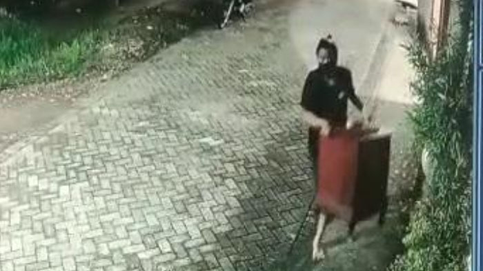 Reaksi Maling Kotak Amal Saat Tahu Ada CCTV yang Merekam di Masjid Nurul Imam KBD, Gresik