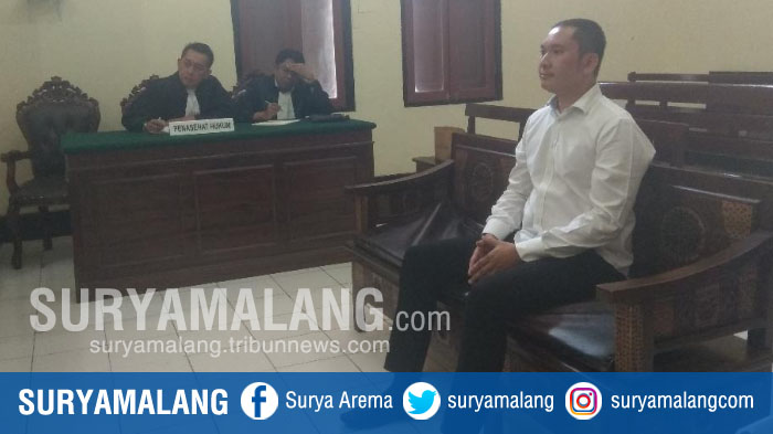 penembak-mobil-pejabat-surabaya-royce-muljanto-di-pengadilan-negeri-surabaya_20180731_174938.jpg