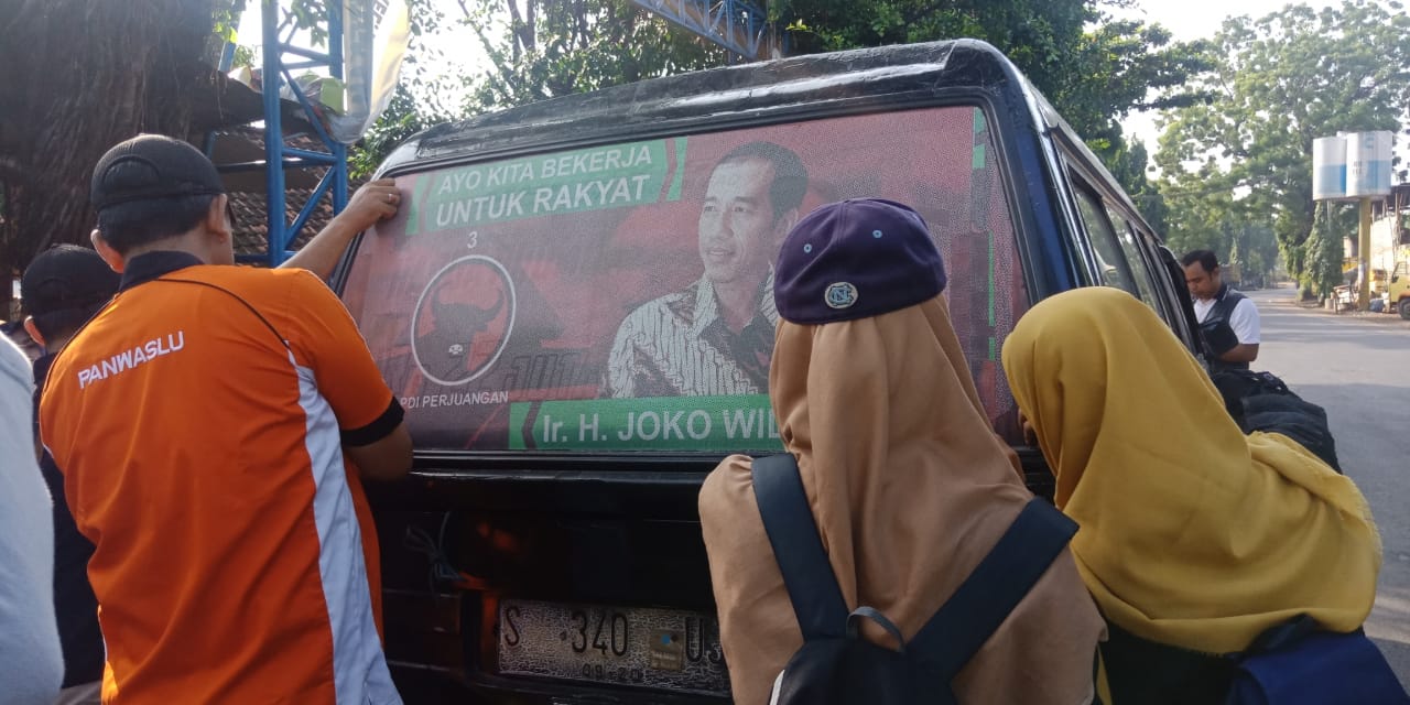 penertiban-apk-capres-cawapres-di-mpu-kota-tuban.jpg