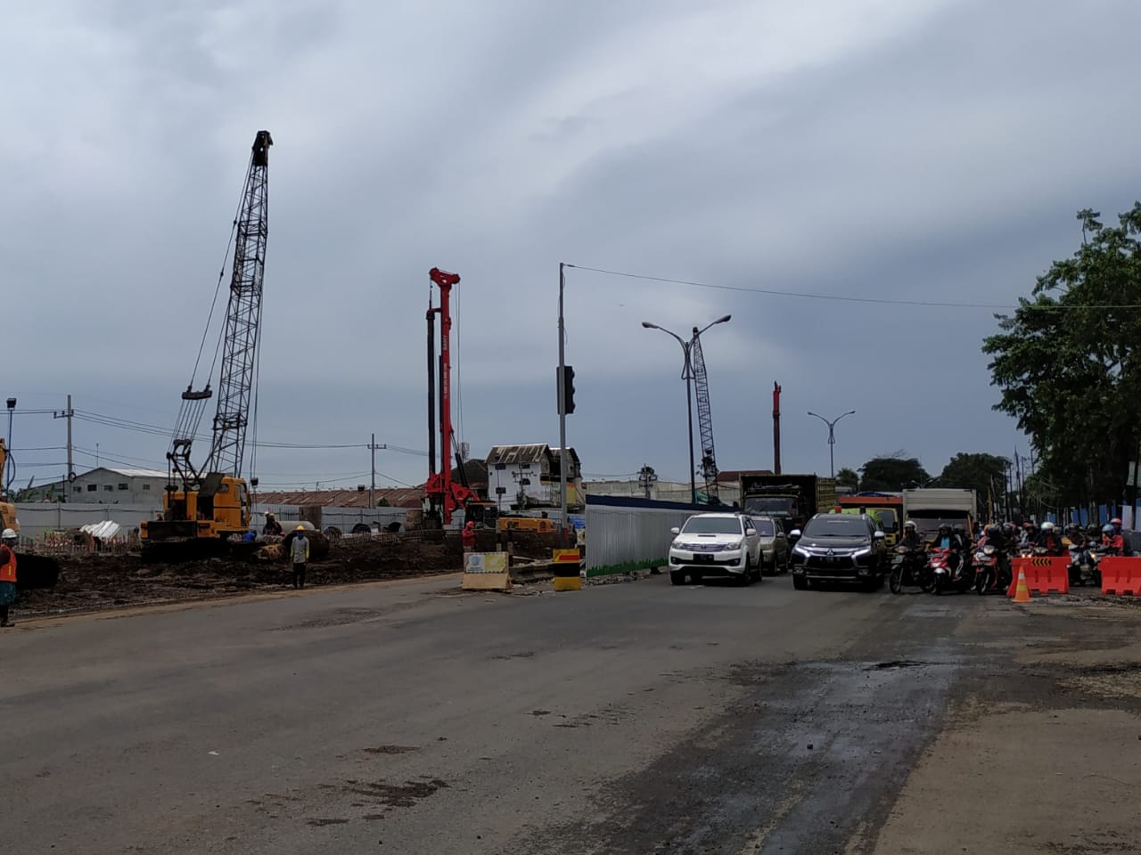 Pasca Pengalihan Arus Di Simpang Karanglo, Lalin Arah Malang - Surabaya Macet