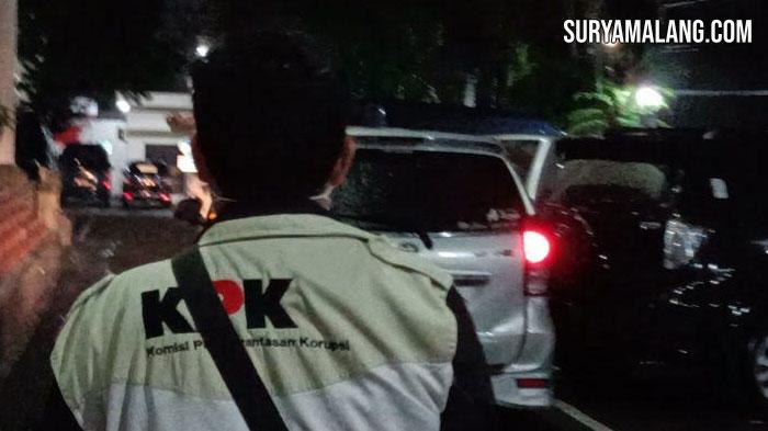 Tim KPK Lebih dari 7 Jam Geledah Gedung DPRD Jatim Terkait Kasus Sahat Tua Simanjuntak