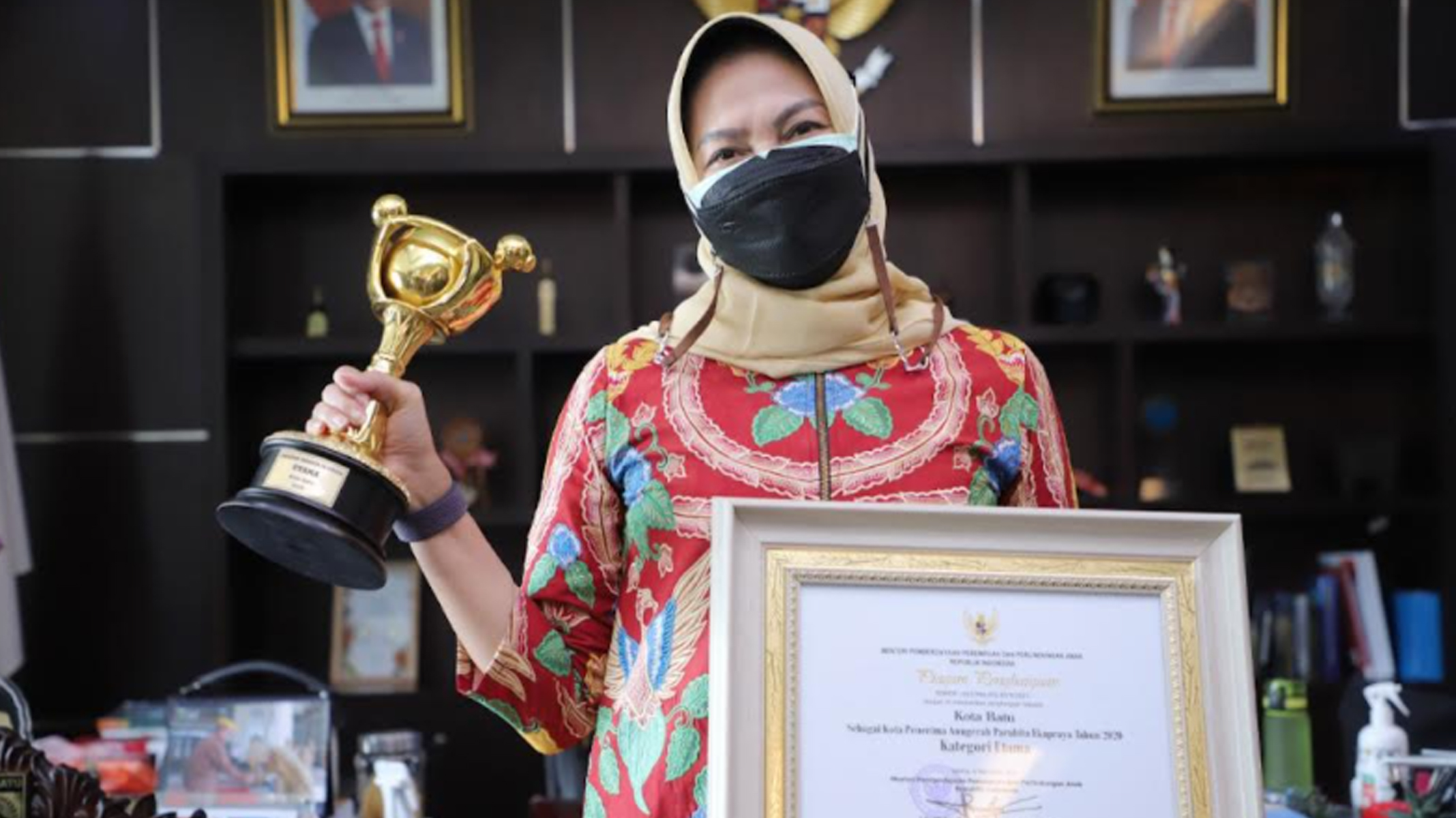 penghargaan-kota-layak-anak-batu-dewanti-rumpoko.jpg