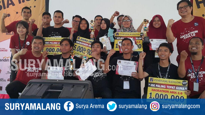 penyerahan-hadiah-pada-para-pemenang-hackathon-asia-10-minggu-29102017_20171030_190024.jpg